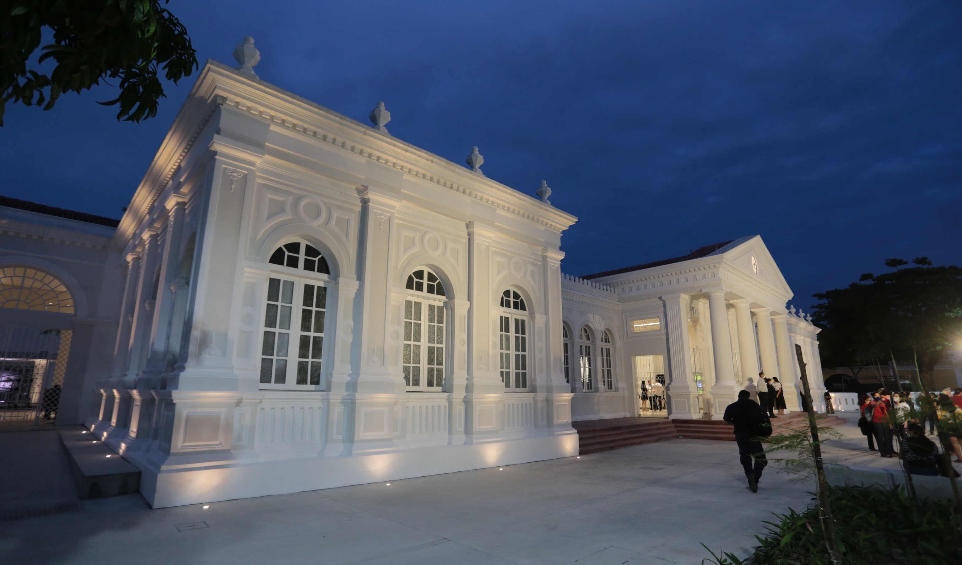 Fachada da Estação das Artes